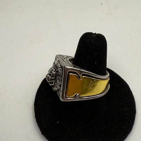 Lion Head Ring With Hidden Compartment Size 9 - Picture 2 of 4
